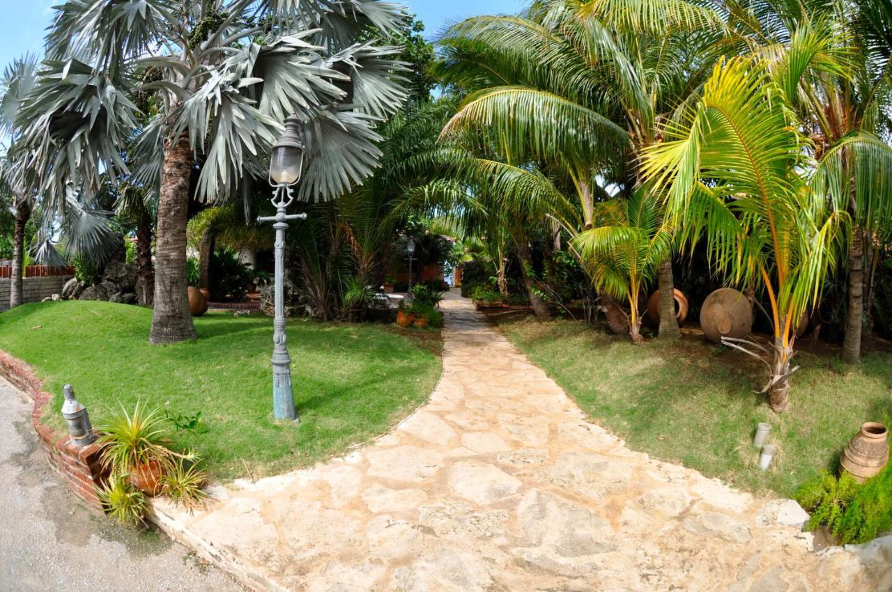 Sun Reef Village On Sea Виллемстад Экстерьер фото